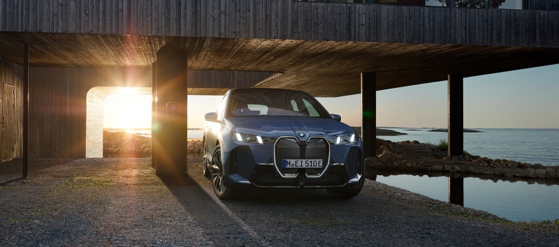 THE iX 