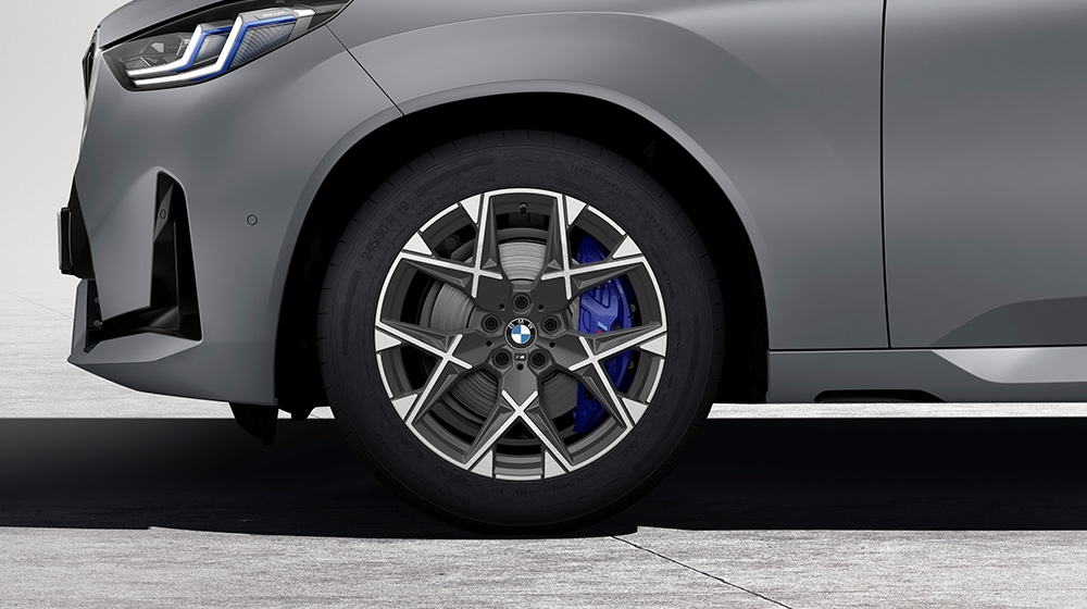 Черные, шлифованные и характерные для M.