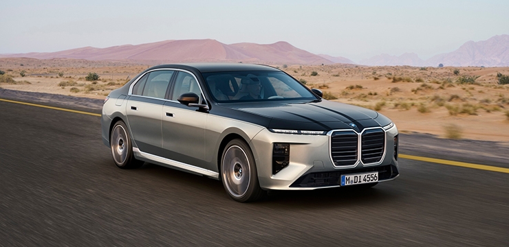 BMW 7 серия, Ощутите динамику в каждой поездке.