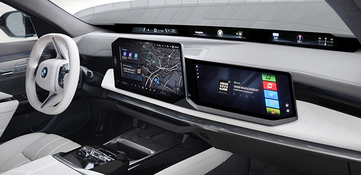 BMW 7 серия, BMW Passenger Screen. Отдельный экран для переднего пассажира.